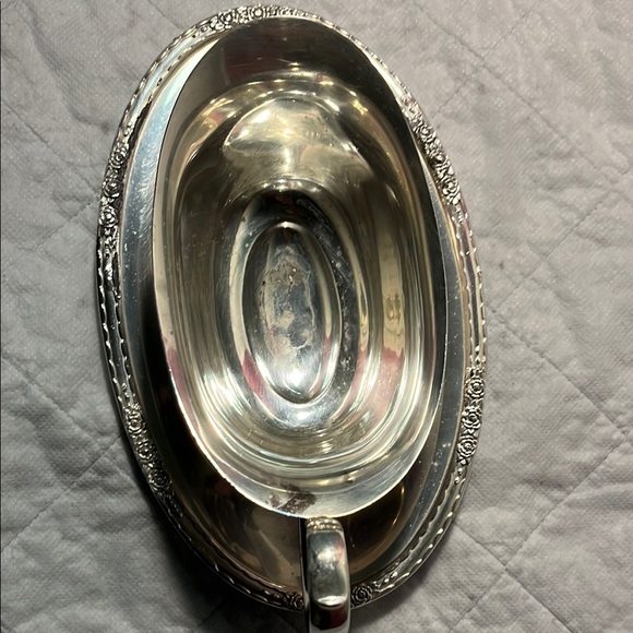 CAMILLE Elegant Silver Teacup and Saucer Set - Picture 5 of 11